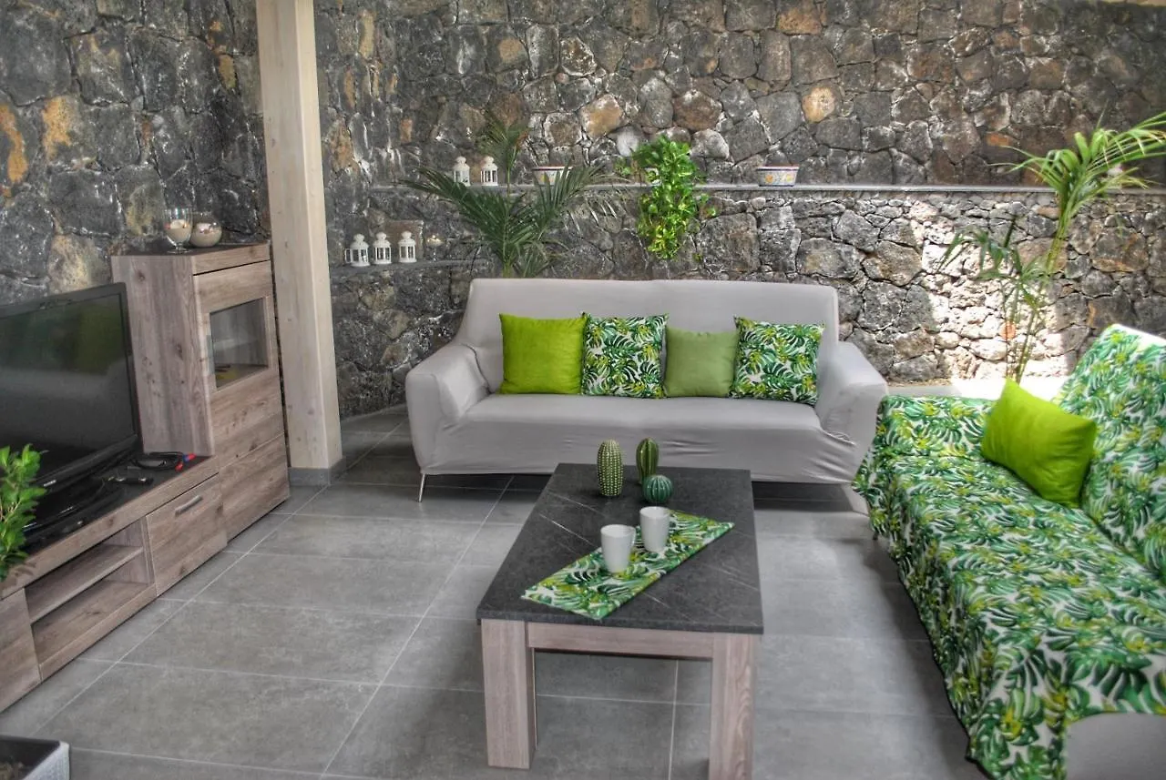 Villa Dedalisa By Holidayngo Acireale Italy