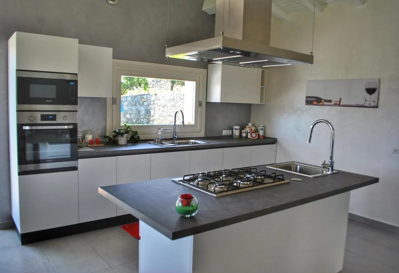 Villa Dedalisa By Holidayngo Acireale Italy
