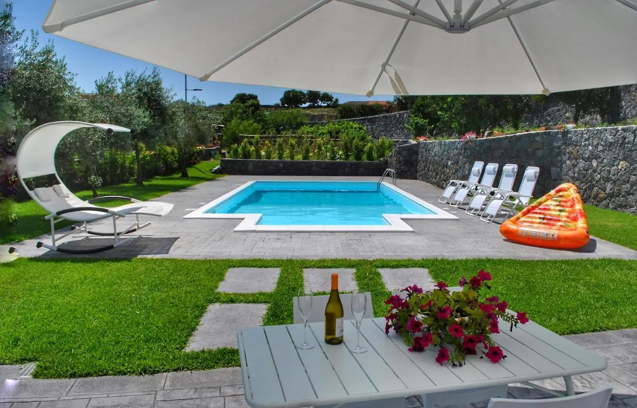Villa Dedalisa By Holidayngo Acireale 0*,